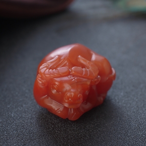 柿子红南红丑牛吊坠