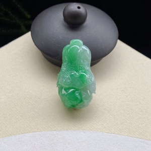 糯冰种飘翠百财吊坠