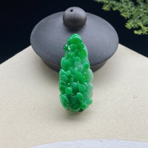 糯冰种飘翠翡翠百财吊坠