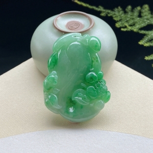 糯冰种飘翠翡翠年年有余吊坠