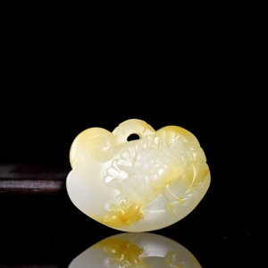 籽料和田白玉花开富贵锁吊坠