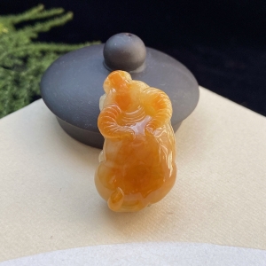 糯冰种飘黄翡翡翠扭转乾坤吊坠