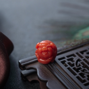沙丁珊瑚小猪吊坠