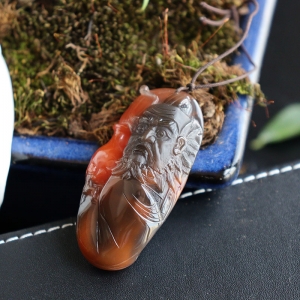 红黑料南红钟馗吊坠