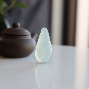 糯冰种翡翠福瓜吊坠