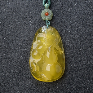 鸡油黄金绞蜜葫芦吊坠
