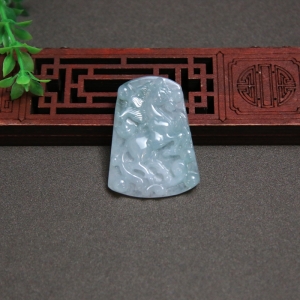 糯冰种翡翠马到功成吊坠