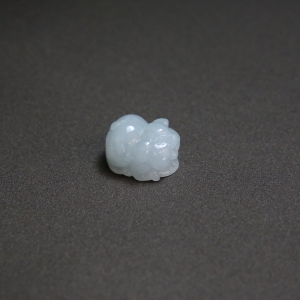 糯冰种翡翠福猪吊坠
