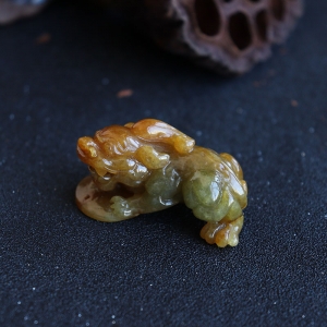 糯冰种黄翡貔貅吊坠