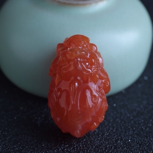 红白料南红貔貅吊坠
