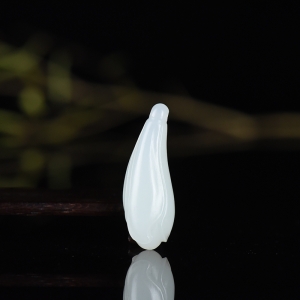 籽料和田白玉玉兰花吊坠