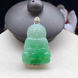 18K糯种浅绿翡翠观音吊坠