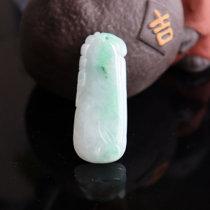 糯种飘翠翡翠节节高吊坠