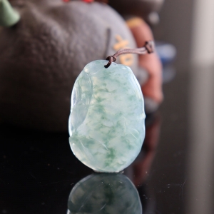 糯冰种飘花翡翠节节高吊坠