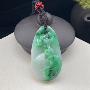 糯种带色连年有余吊坠