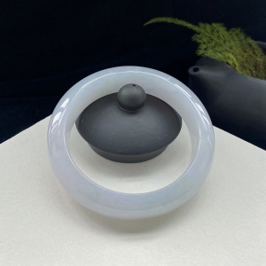 54mm糯冰种浅紫罗兰翡翠平镯