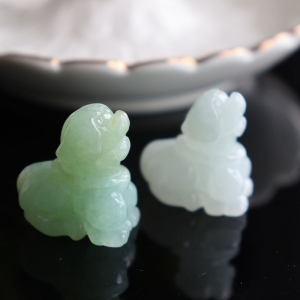 糯冰种浅绿翡翠旺财吊坠（单件）