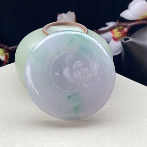 糯冰种春带彩翡翠一品清廉吊坠