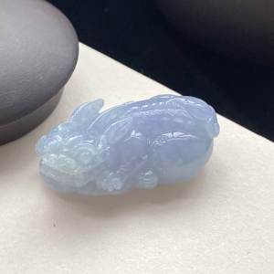 糯冰种紫罗兰翡翠貔貅吊坠