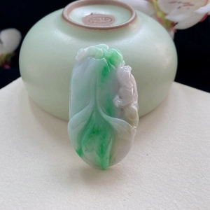 糯种春带彩翡翠玉兰花吊坠