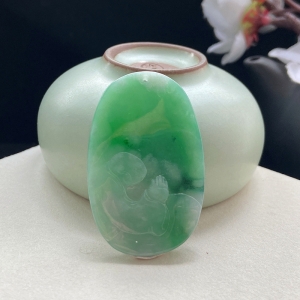 糯种浅绿翡翠无相佛吊坠