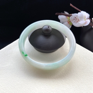 56.5mm糯种带色翡翠贵妃镯