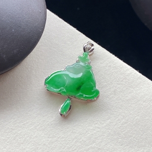 18K糯冰种翠绿一路平安吊坠