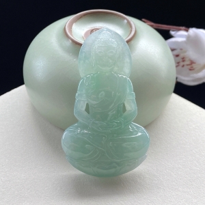糯种浅绿翡翠大日如来吊坠