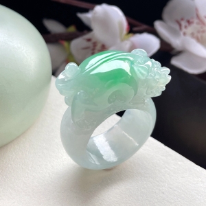 糯冰种带色翡翠貔貅扳指