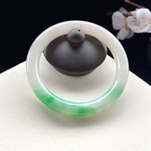 55.5mm糯冰种带色翡翠圆条镯