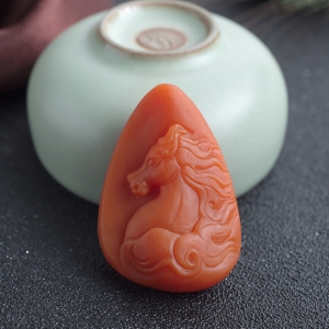 柿子红南红午马吊坠