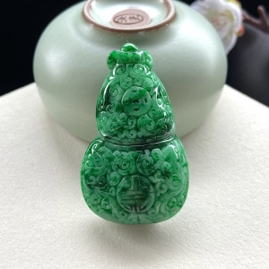 糯种翠绿翡翠葫芦吊坠