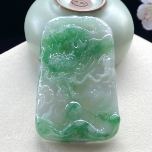糯冰种豆绿翡翠飞龙在天吊坠