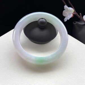 55.5mm糯冰种浅绿翡翠平安镯