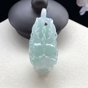 糯冰种翡翠龙头吊坠