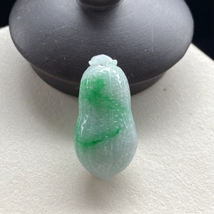 糯种带色翡翠生意兴隆吊坠