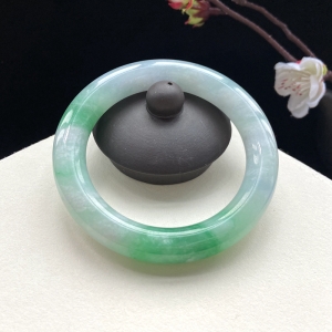 53.5mm糯冰种豆绿翡翠圆条镯