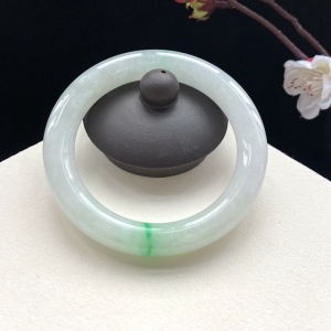 52mm糯冰种带色翡翠圆条镯