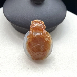 糯冰种黄翡龙龟吊坠