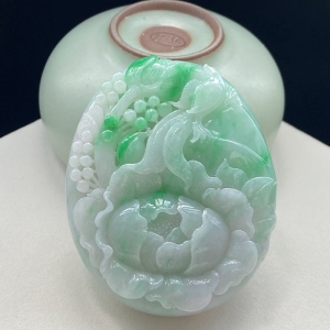 糯种带色翡翠花开富贵吊坠
