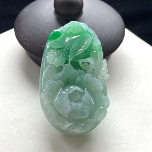糯冰种浅绿翡翠花开富贵吊坠