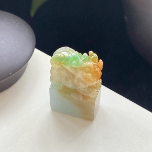 糯种黄加绿翡翠貔貅印章