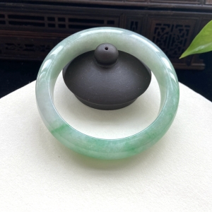 57.5mm糯种浅绿翡翠平安镯