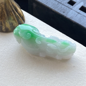 糯种带色翡翠貔貅吊坠