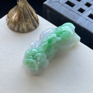 糯种带色翡翠貔貅吊坠