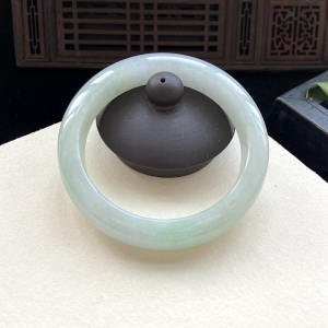 53mm糯冰种浅绿翡翠平安镯