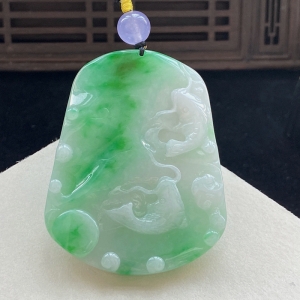 糯种翠绿翡翠连年有余吊坠