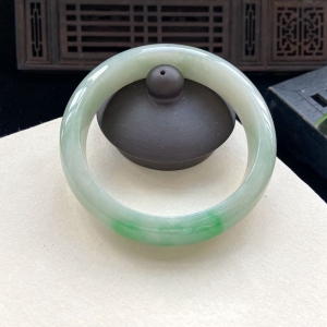 55mm糯种浅阳绿翡翠平安镯