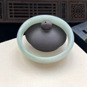 53.5mm糯种翡翠贵妃镯