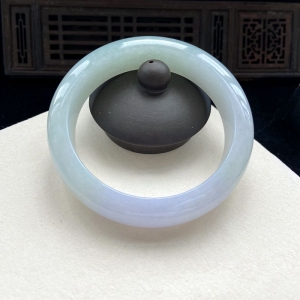 57mm糯冰种浅紫翡翠平安镯